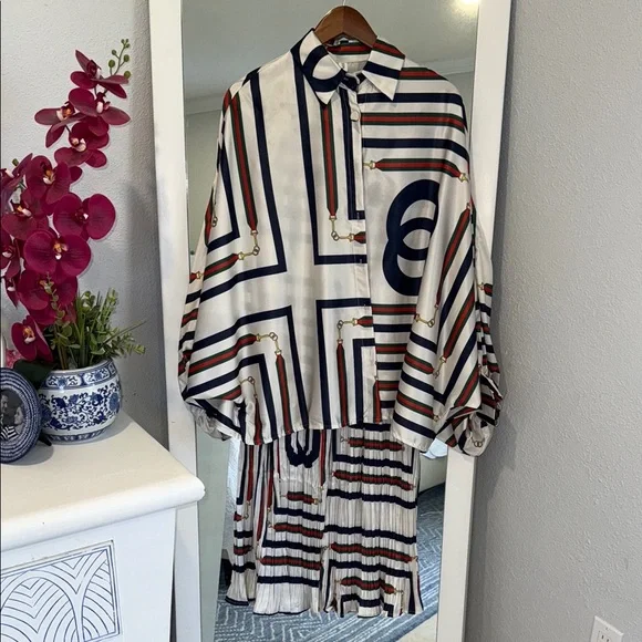 Elegant Silk Batwing Blouse and Pleated Bottom 2 Piece Set - Picture 12 of 13